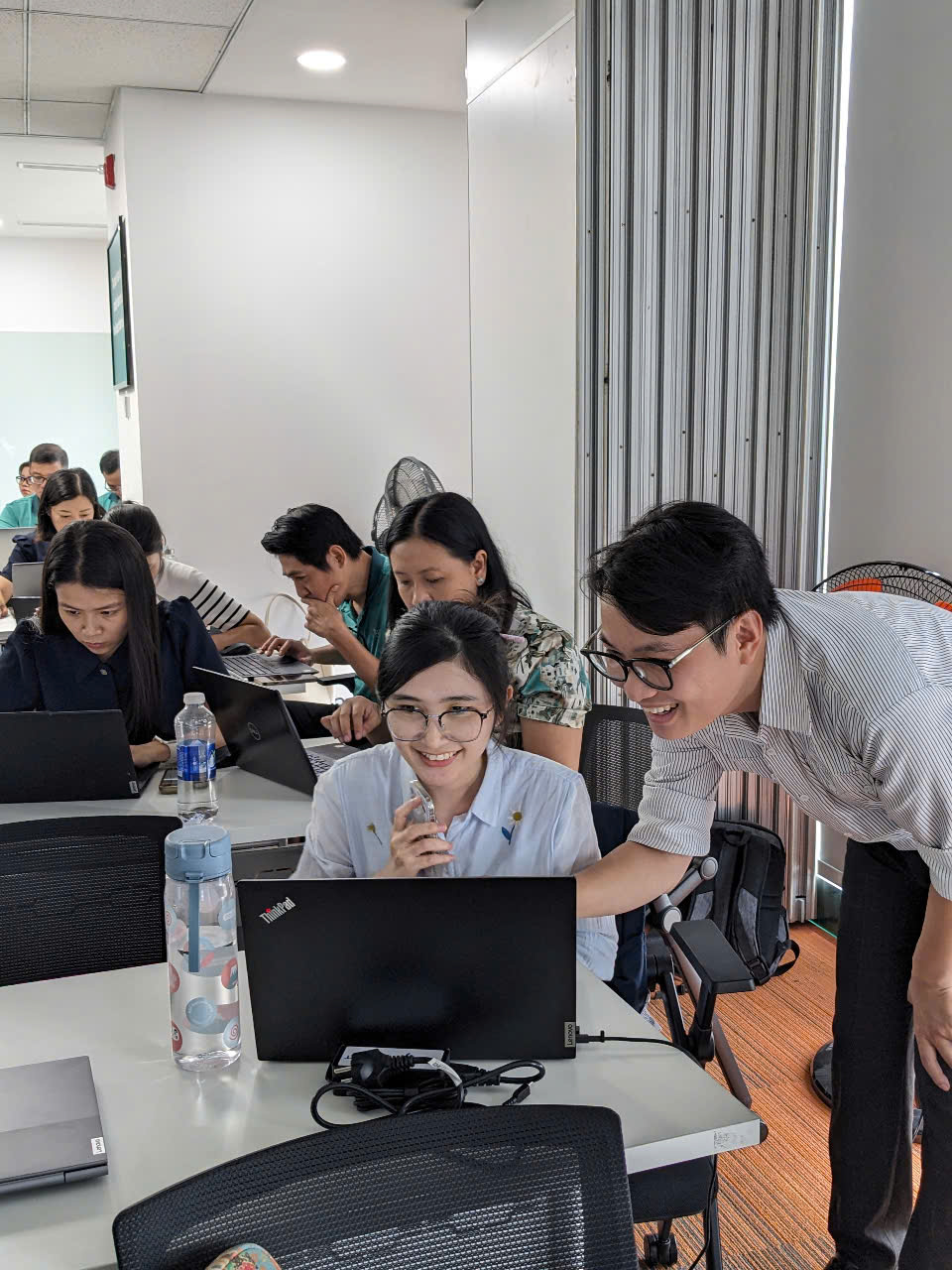 Mentor hỗ trợ học viên - Neurons AI