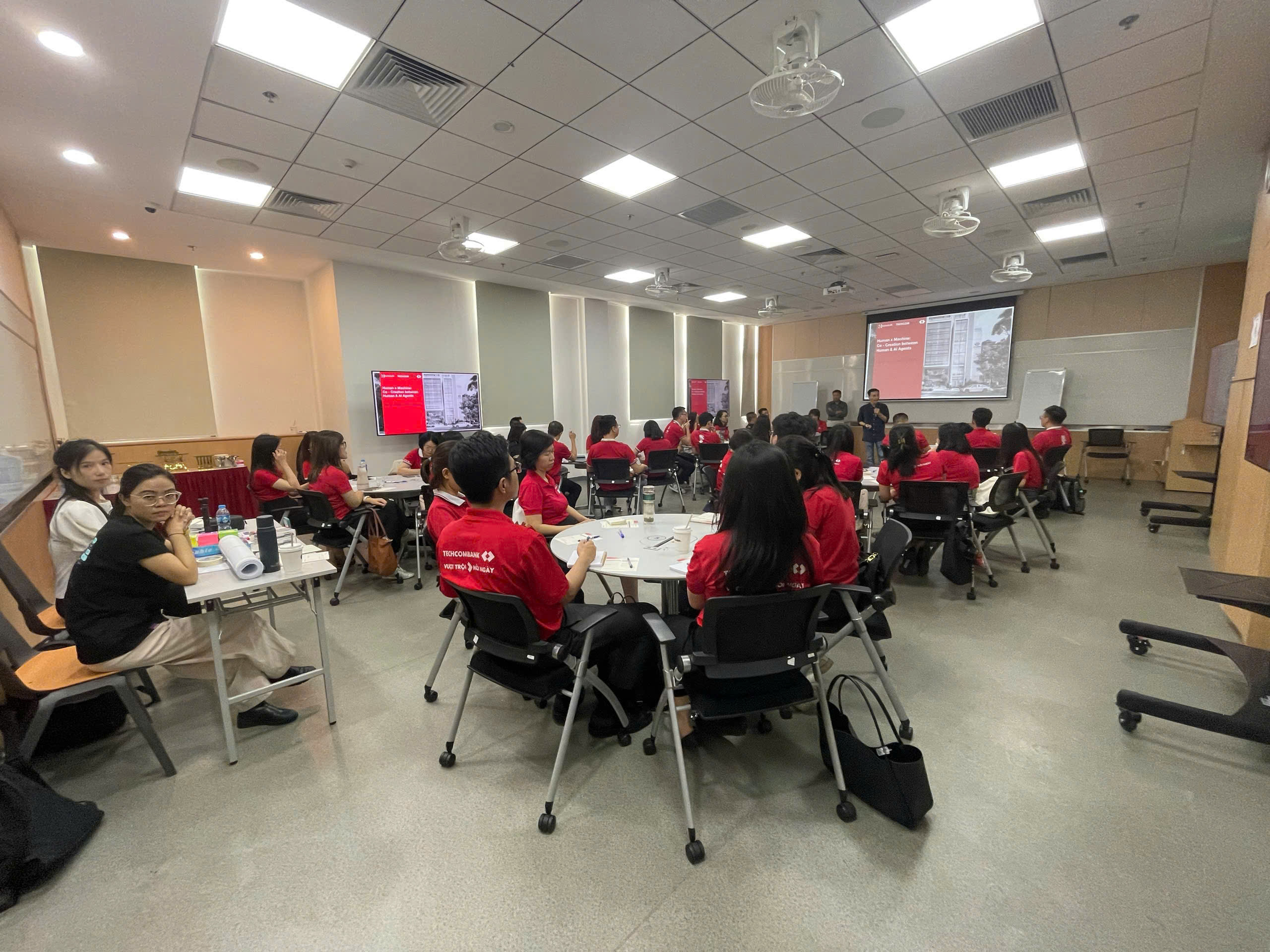 Đào tạo AI tại Techcombank - Neurons AI